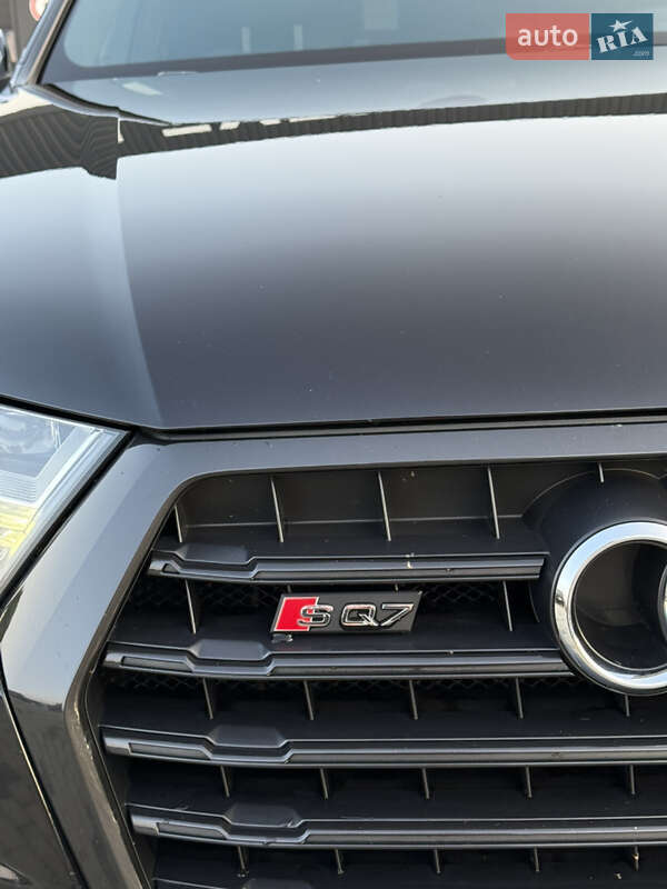 Внедорожник / Кроссовер Audi SQ7 2017 в Хусте