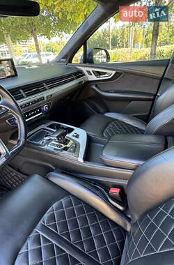 Внедорожник / Кроссовер Audi SQ7 2016 в 