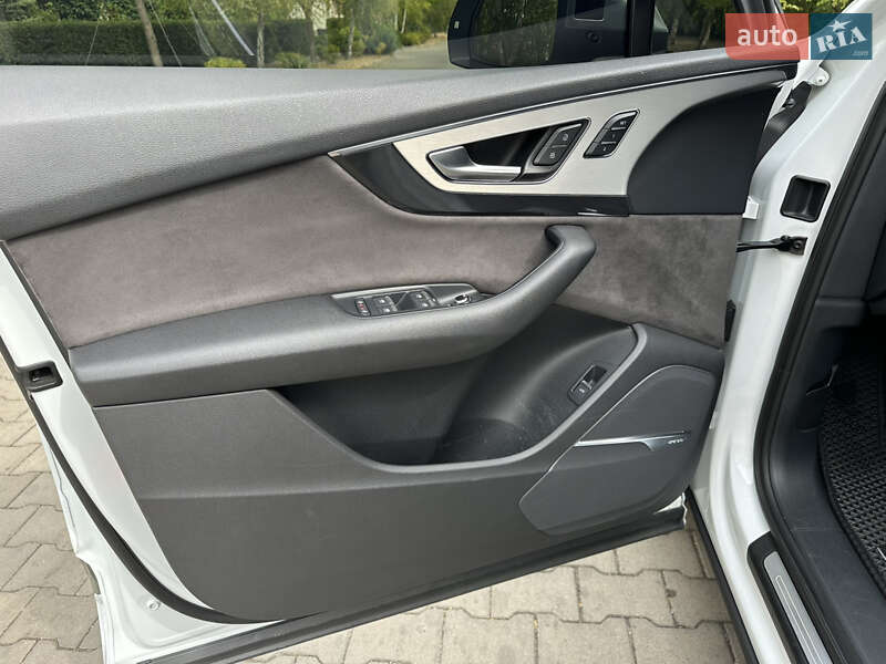 Внедорожник / Кроссовер Audi SQ7 2018 в Одессе