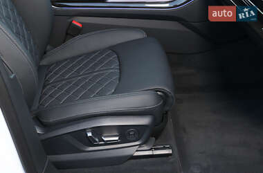 Позашляховик / Кросовер Audi SQ7 2024 в 