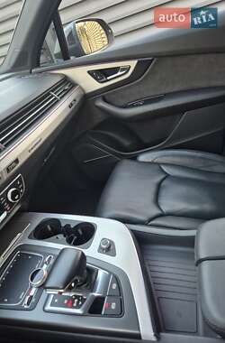 Внедорожник / Кроссовер Audi SQ7 2017 в 