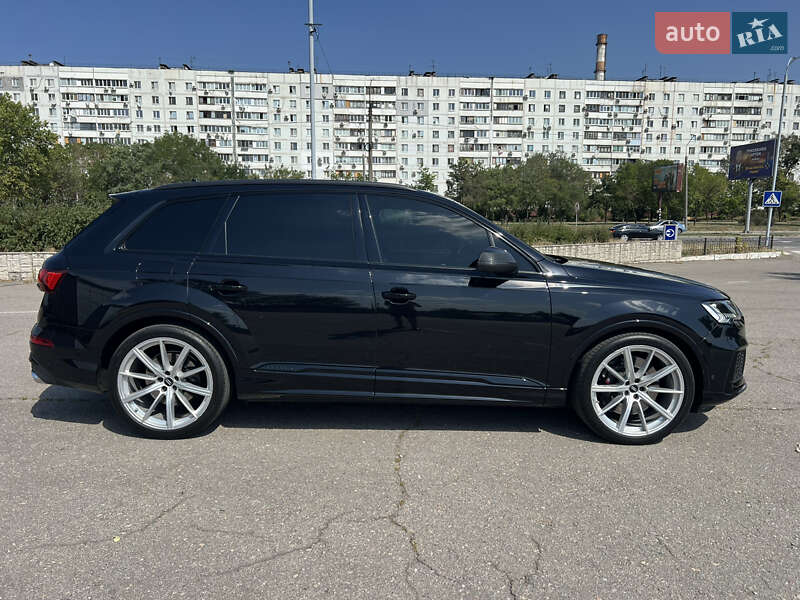 Внедорожник / Кроссовер Audi SQ7 2020 в Запорожье