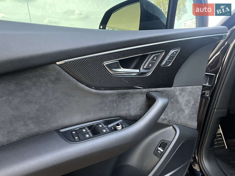 Внедорожник / Кроссовер Audi SQ7 2020 в Запорожье