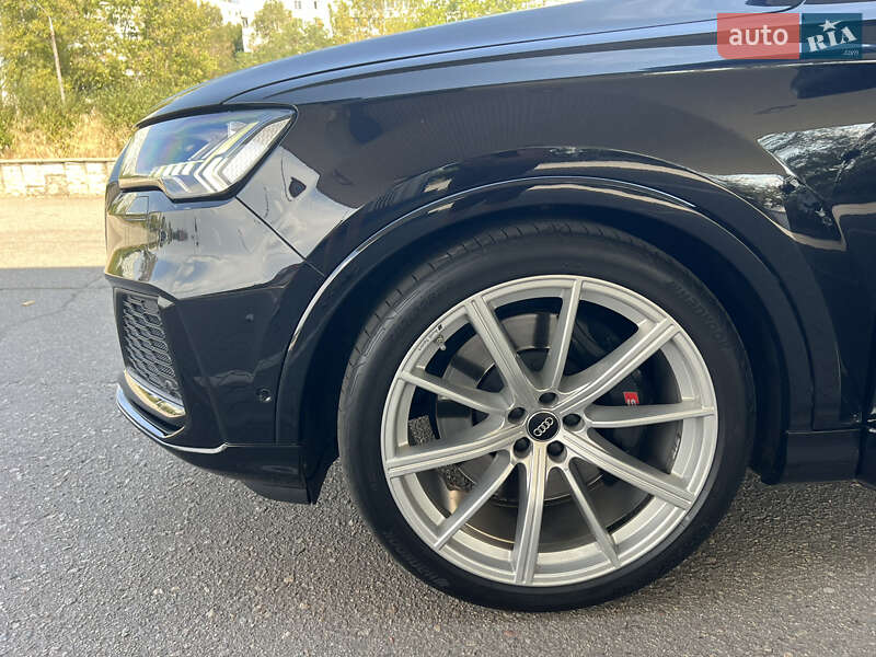 Внедорожник / Кроссовер Audi SQ7 2020 в Запорожье