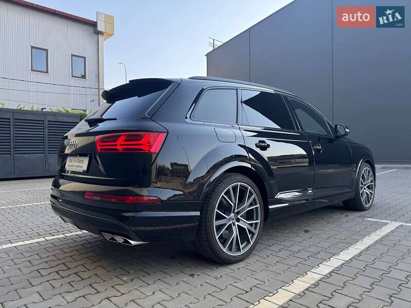 Позашляховик / Кросовер Audi SQ7 2017 в Чернівцях