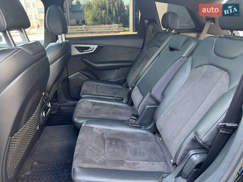 Позашляховик / Кросовер Audi SQ7 2017 в Чернівцях
