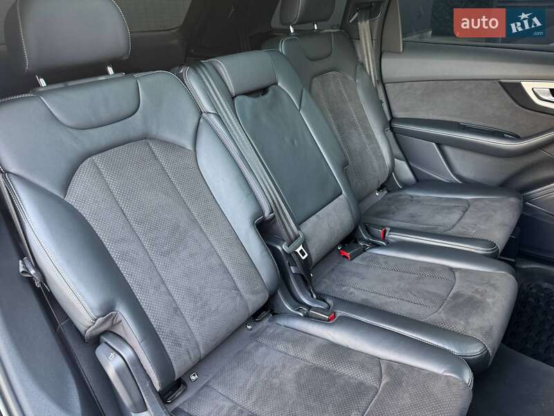 Позашляховик / Кросовер Audi SQ7 2017 в Чернівцях