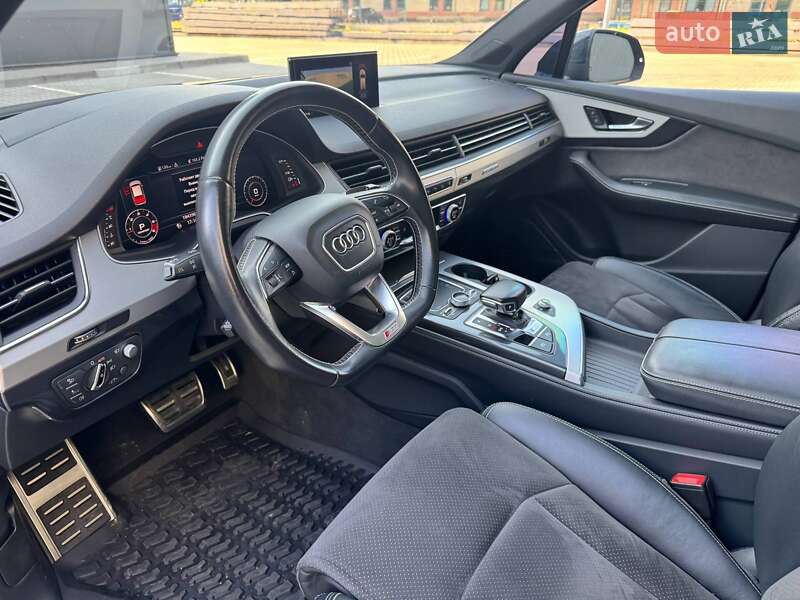 Позашляховик / Кросовер Audi SQ7 2017 в Чернівцях