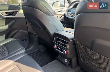 Внедорожник / Кроссовер Audi SQ7 2017 в 