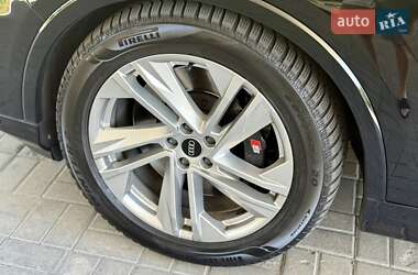 Внедорожник / Кроссовер Audi SQ7 2021 в 