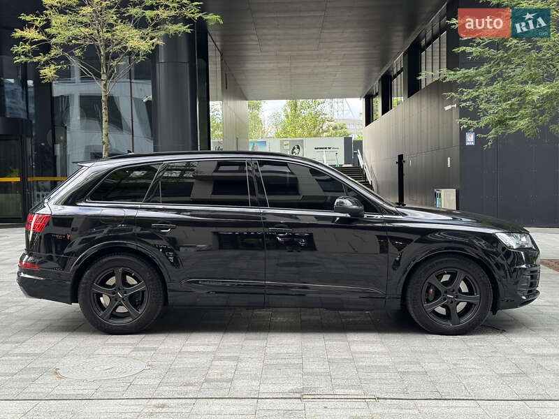 Внедорожник / Кроссовер Audi SQ7 2016 в Киеве
