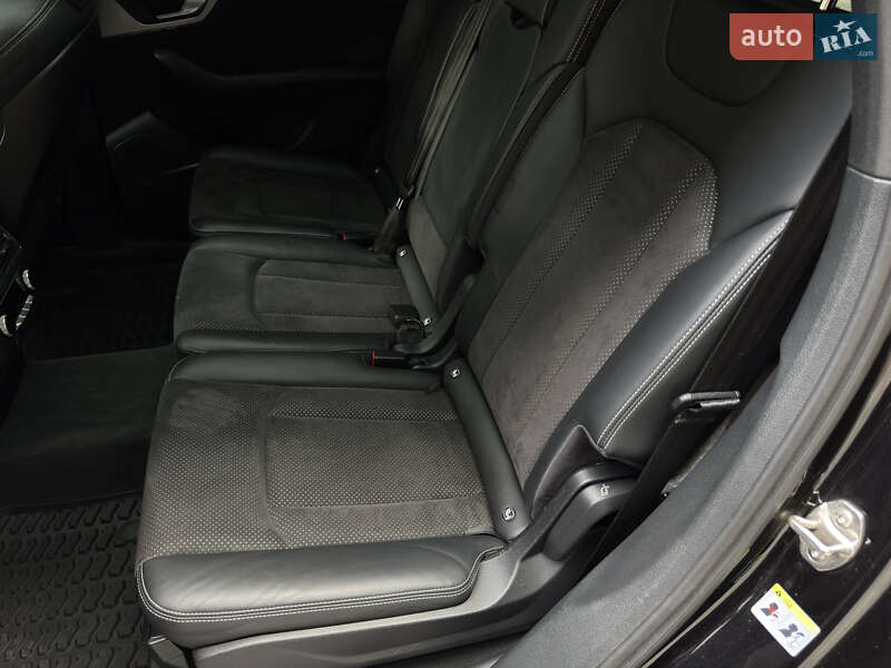 Внедорожник / Кроссовер Audi SQ7 2016 в Киеве