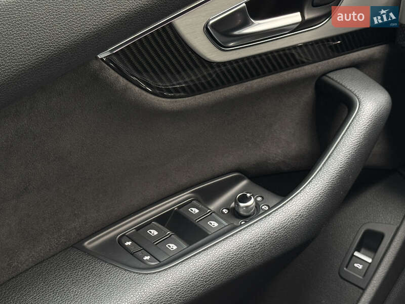 Внедорожник / Кроссовер Audi SQ7 2016 в Киеве