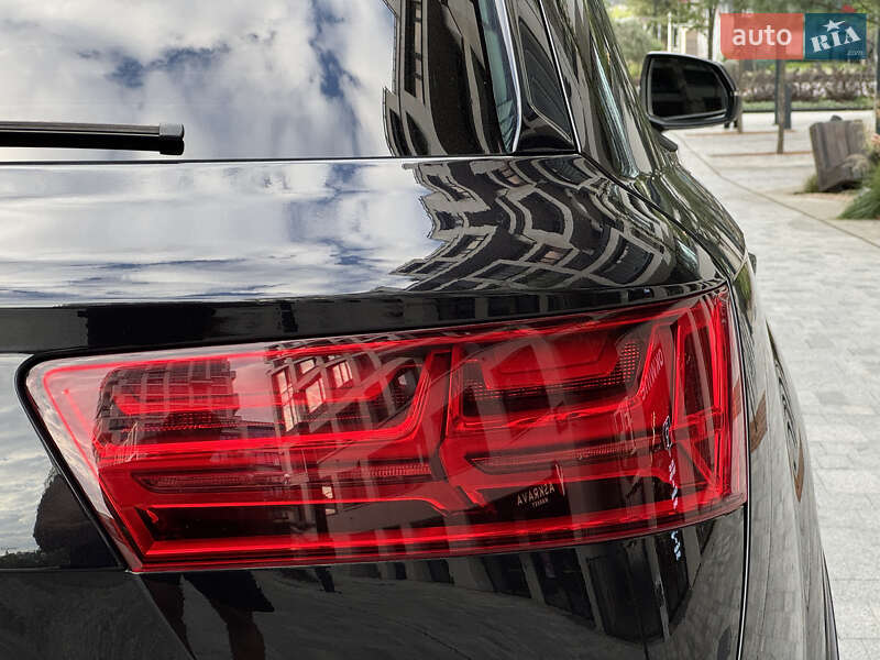 Внедорожник / Кроссовер Audi SQ7 2016 в Киеве