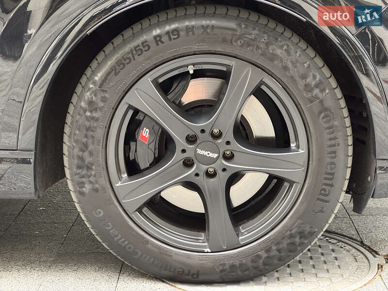 Внедорожник / Кроссовер Audi SQ7 2016 в Киеве