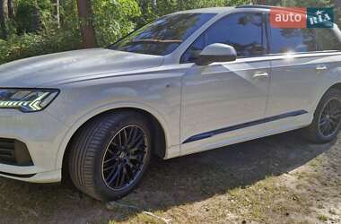 Внедорожник / Кроссовер Audi SQ7 2020 в 