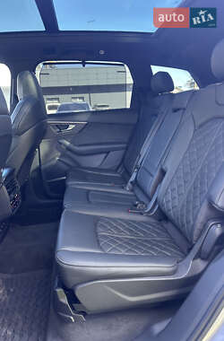 Внедорожник / Кроссовер Audi SQ7 2022 в 