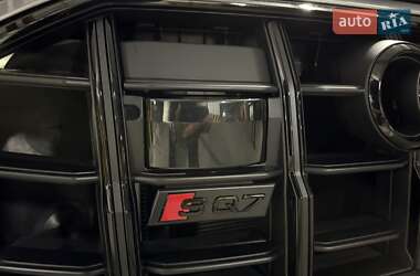 Внедорожник / Кроссовер Audi SQ7 2020 в 