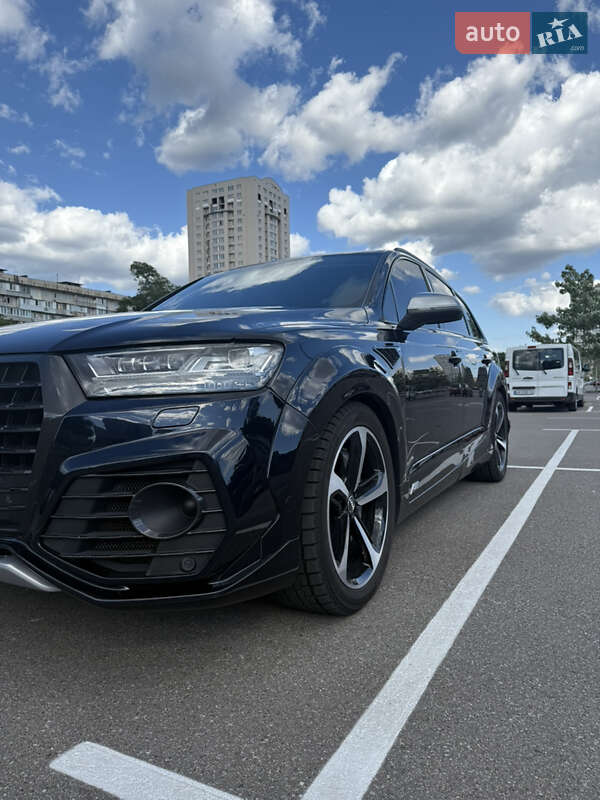 Позашляховик / Кросовер Audi SQ7 2017 в Києві