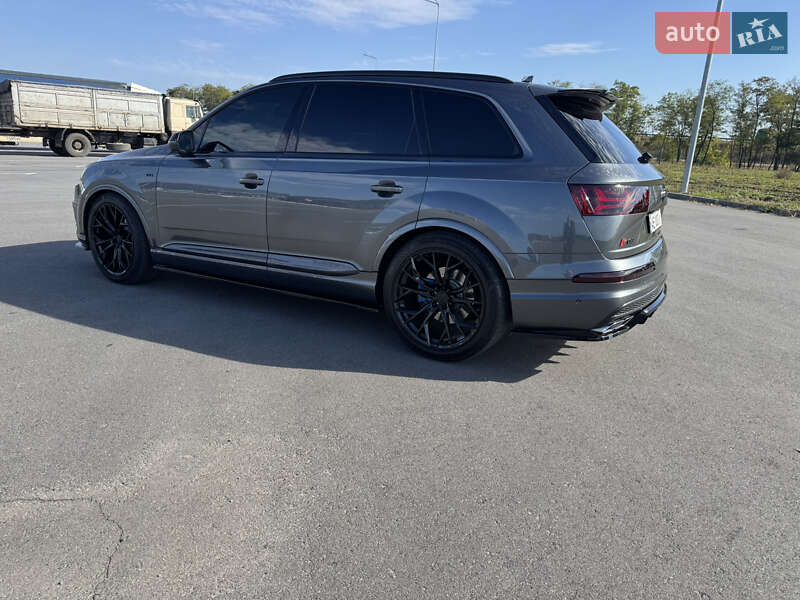 Внедорожник / Кроссовер Audi SQ7 2018 в Днепре
