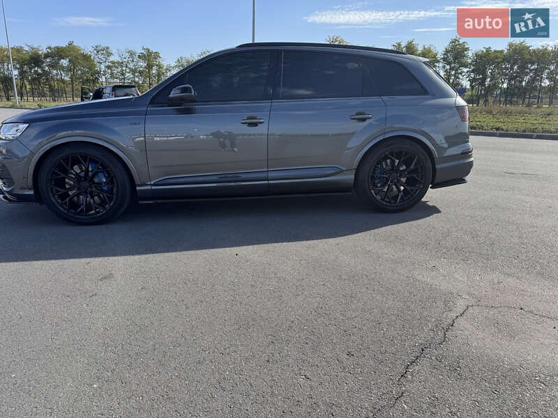Внедорожник / Кроссовер Audi SQ7 2018 в Днепре