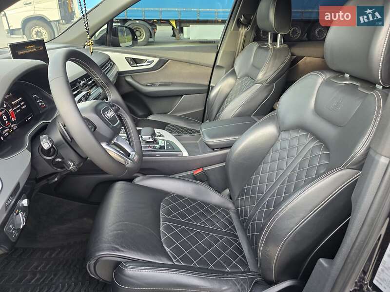 Позашляховик / Кросовер Audi SQ7 2018 в Мукачевому