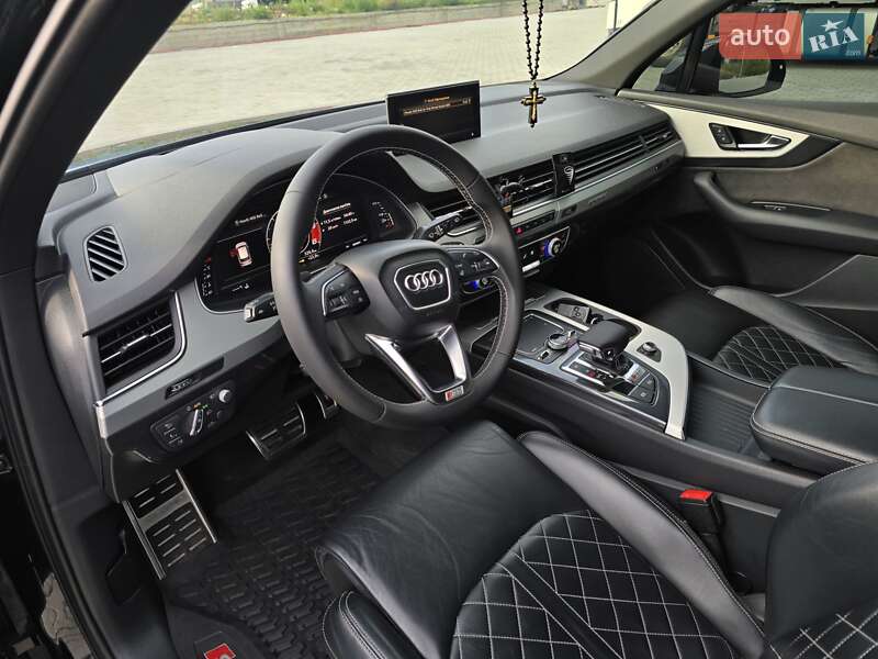 Позашляховик / Кросовер Audi SQ7 2018 в Мукачевому