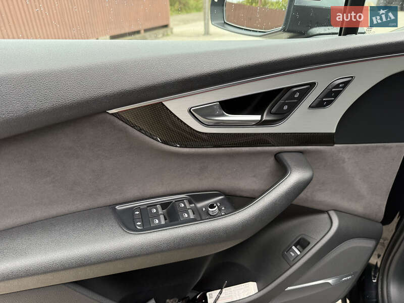 Позашляховик / Кросовер Audi SQ7 2016 в Хусті