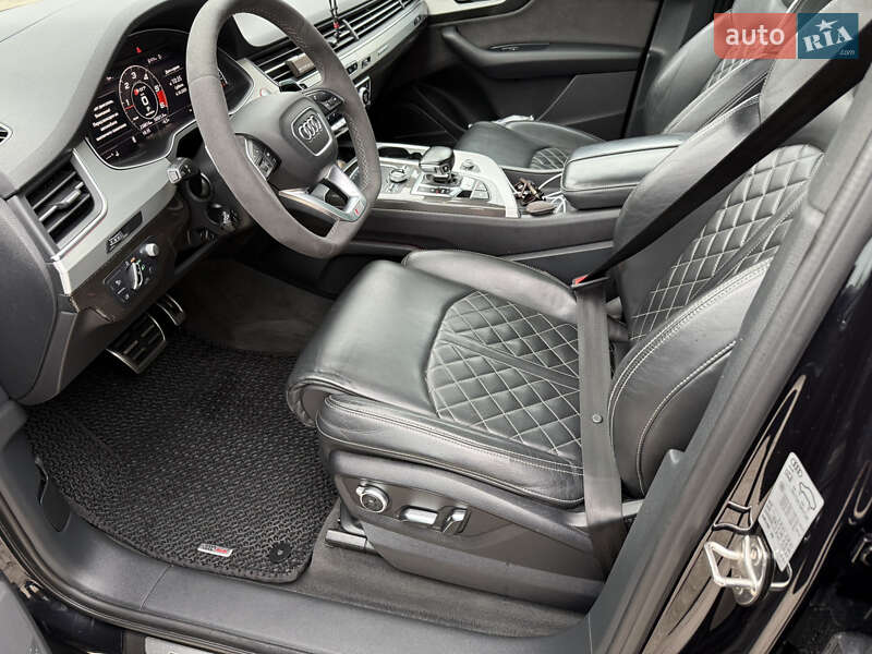 Позашляховик / Кросовер Audi SQ7 2016 в Хусті