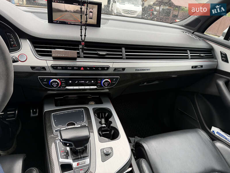 Позашляховик / Кросовер Audi SQ7 2016 в Хусті