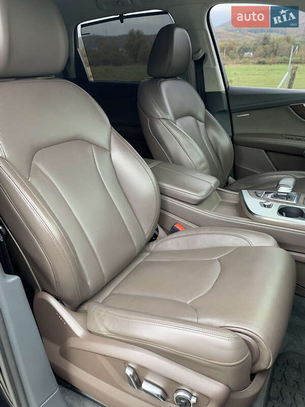 Внедорожник / Кроссовер Audi SQ7 2018 в Сваляве