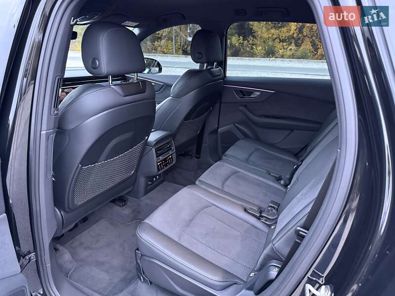 Позашляховик / Кросовер Audi SQ7 2024 в Дніпрі фото 17 Позашляховик / Кросовер Audi SQ7 2024 в Дніпрі