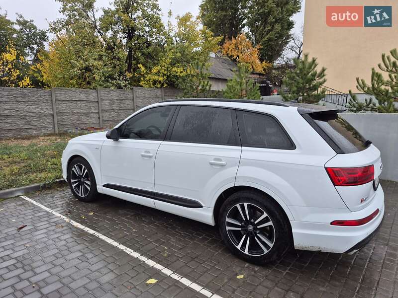 Позашляховик / Кросовер Audi SQ7 2017 в Дніпрі