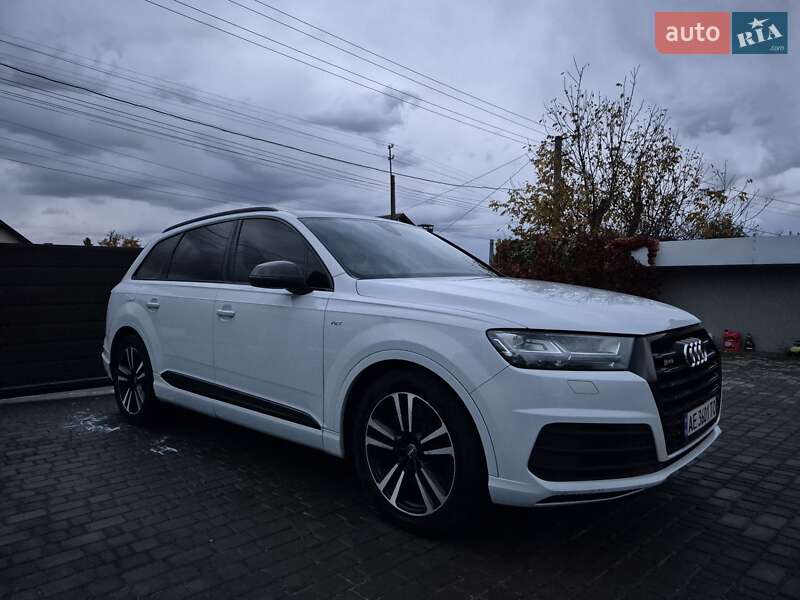 Позашляховик / Кросовер Audi SQ7 2017 в Дніпрі