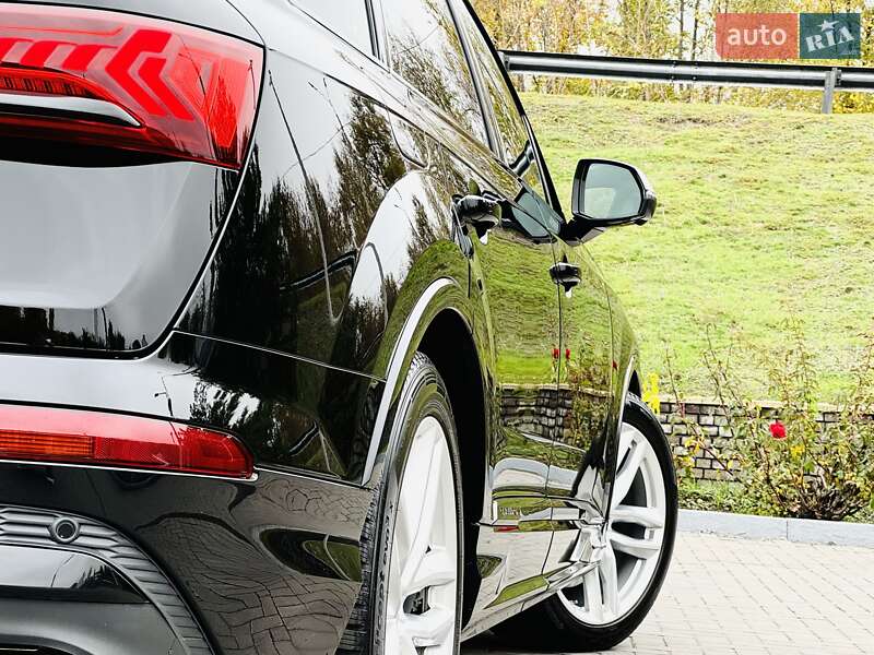 Позашляховик / Кросовер Audi SQ7 2019 в Дніпрі