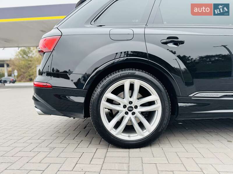 Позашляховик / Кросовер Audi SQ7 2019 в Дніпрі
