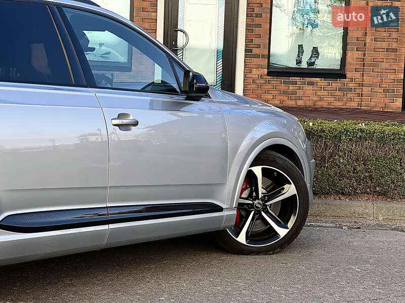 Внедорожник / Кроссовер Audi SQ7 2017 в Киеве