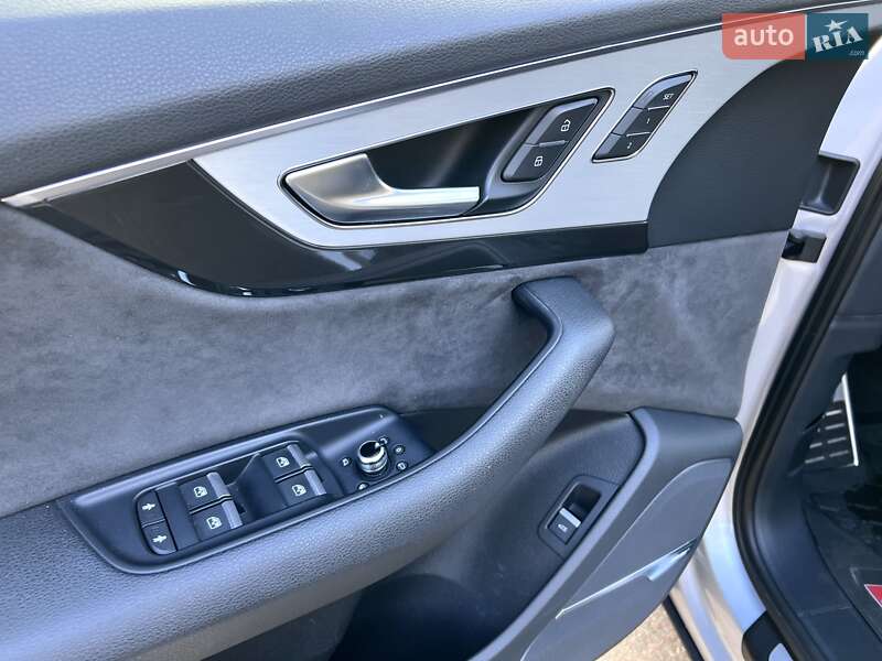 Внедорожник / Кроссовер Audi SQ7 2017 в Киеве