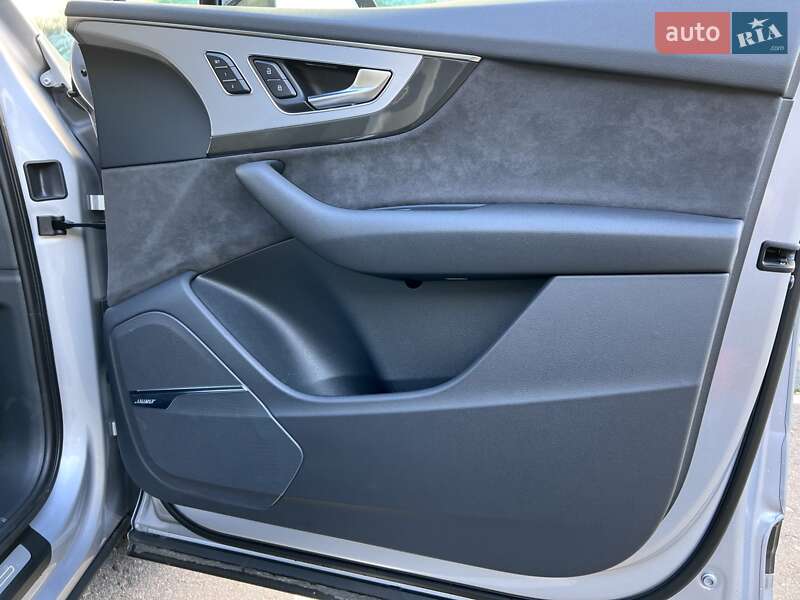 Внедорожник / Кроссовер Audi SQ7 2017 в Киеве