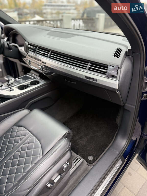 Позашляховик / Кросовер Audi SQ7 2018 в Дніпрі фото 27 Позашляховик / Кросовер Audi SQ7 2018 в Дніпрі