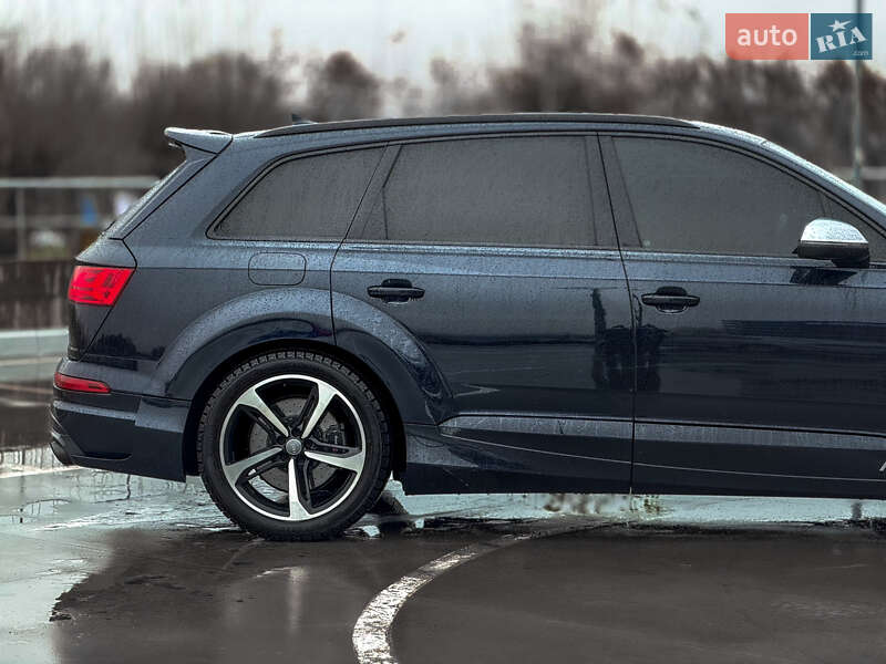 Позашляховик / Кросовер Audi SQ7 2017 в Києві