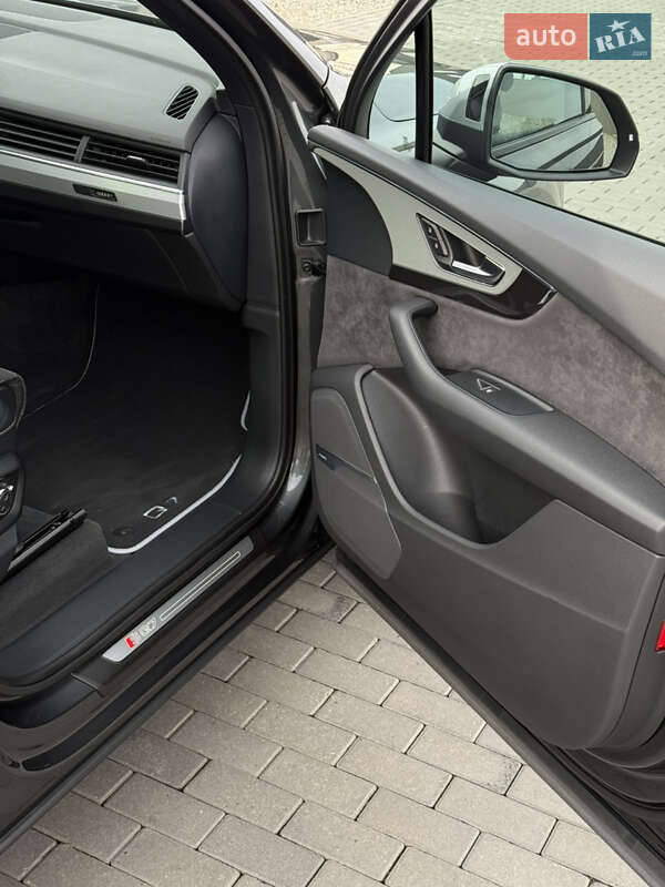 Внедорожник / Кроссовер Audi SQ7 2018 в Черновцах