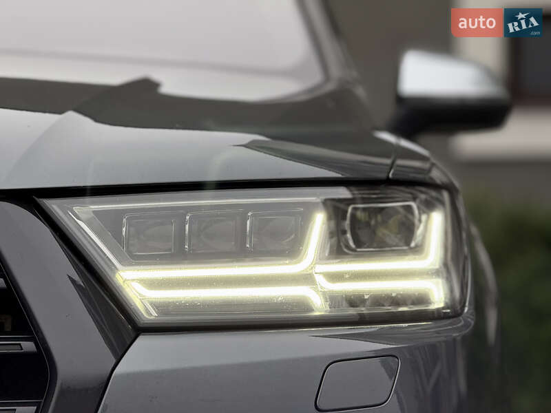 Позашляховик / Кросовер Audi SQ7 2017 в Стрию