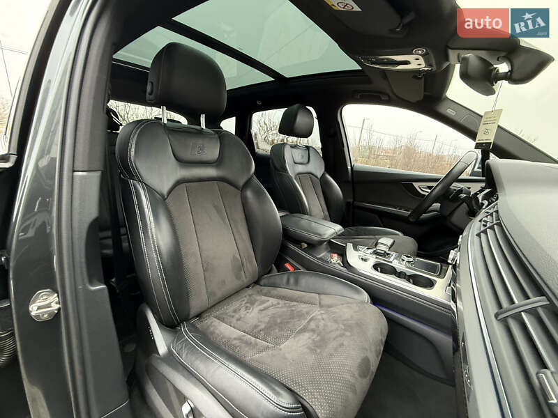 Позашляховик / Кросовер Audi SQ7 2017 в Стрию