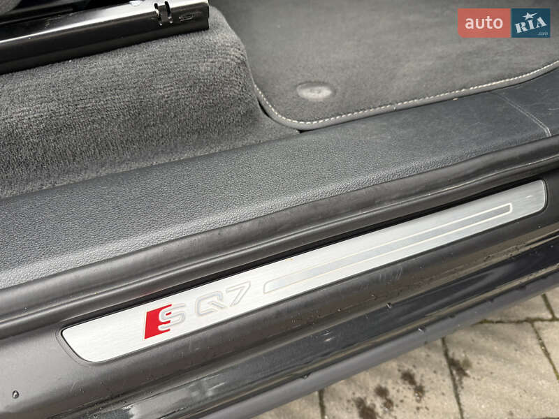 Позашляховик / Кросовер Audi SQ7 2017 в Стрию