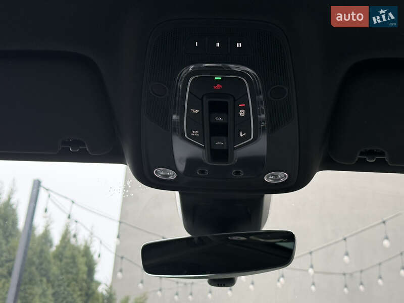 Позашляховик / Кросовер Audi SQ7 2017 в Стрию