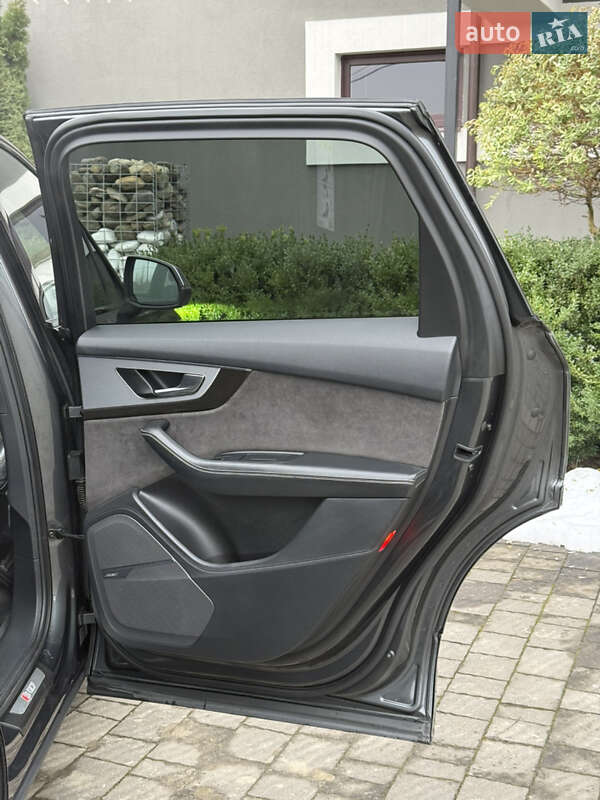 Позашляховик / Кросовер Audi SQ7 2017 в Стрию