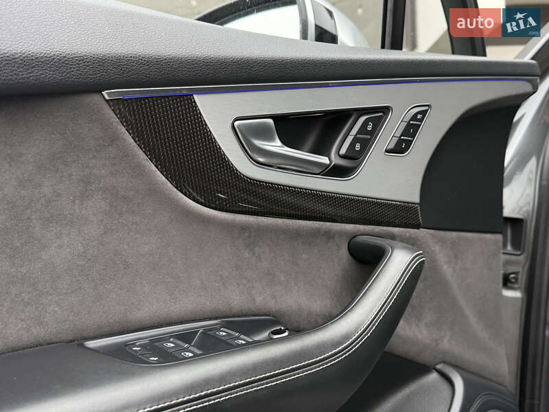 Позашляховик / Кросовер Audi SQ7 2017 в Стрию