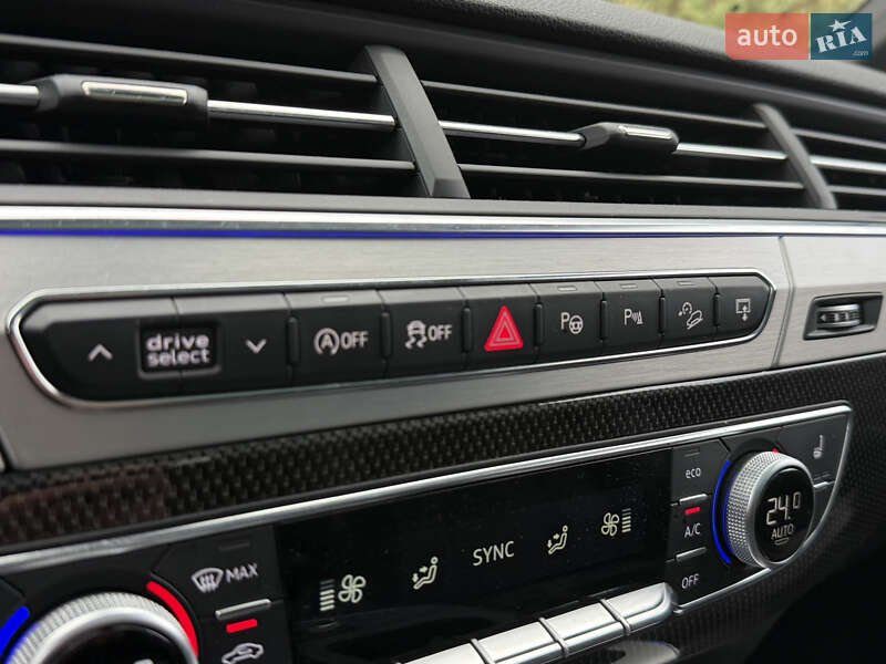 Позашляховик / Кросовер Audi SQ7 2017 в Стрию