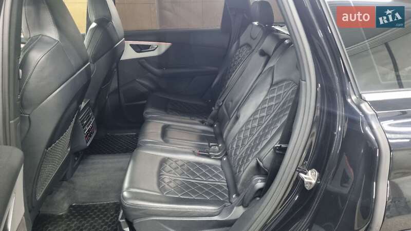 Позашляховик / Кросовер Audi SQ7 2020 в Чернівцях